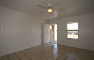 2 beds, 1 bath, $975, Unit Unit A