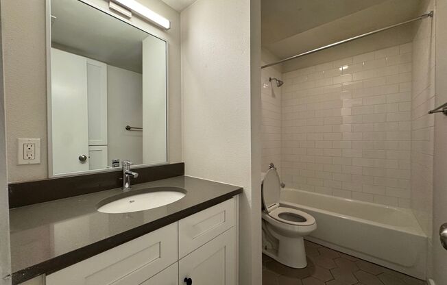 2 beds, 1 bath, 900 sqft, $1,499, Unit LAW9-101
