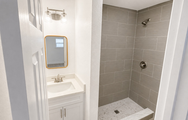 Charming and fully renovated 1-bedroom, 1-bath ADU for Lease!! Landscaping/Utilities Included