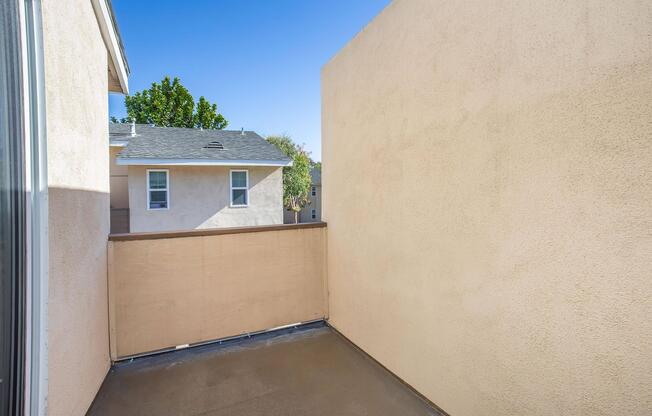 2 beds, 2 baths, 880 sqft, $3,020