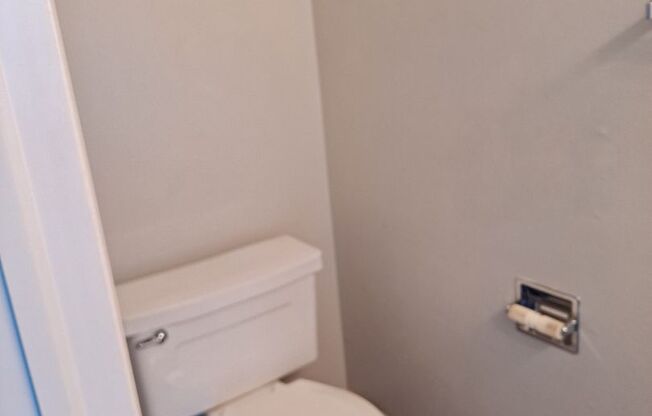 2 beds, 1.5 baths, 1,000 sqft, $1,200, Unit 39