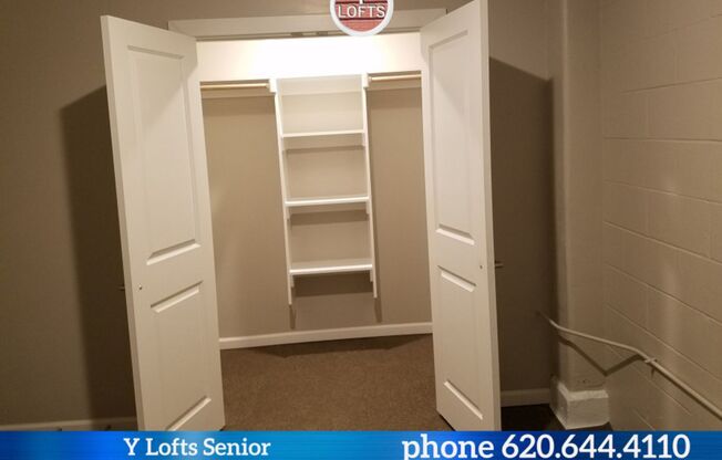 2 beds, 1 bath, 951 sqft, $1,140, Unit 007