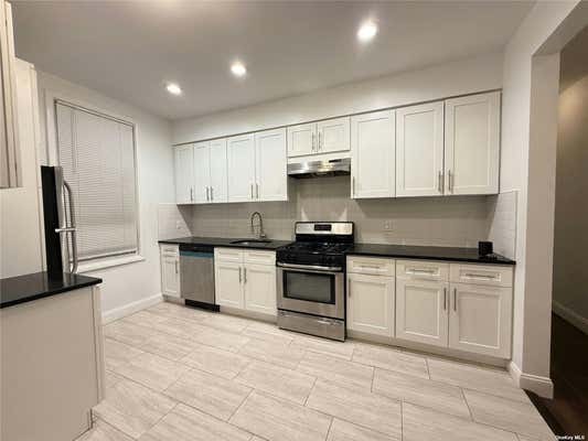 3 beds, 1 bath, $3,200, Unit 2