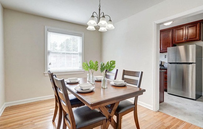 Dining Room at Kensington Place Apartments