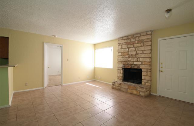 Spacious 3 Bedroom, 2 Bath Duplex in Prime North Austin Location!