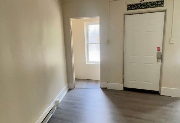 1 bed, 1 bath, 1,000 sqft, $550