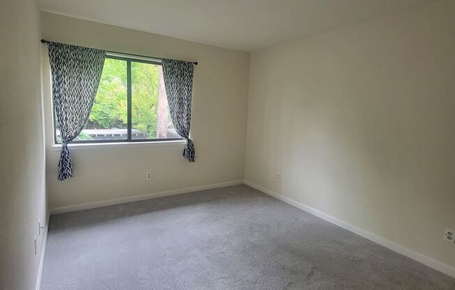 2 beds, 1 bath, $2,200