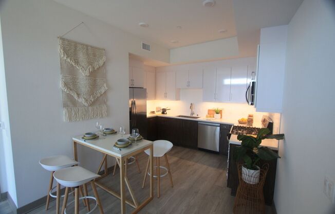 Fantastic Views!!! 323-879-9620