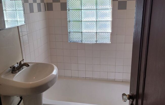 Studio, 1 bath, $795, Unit 207