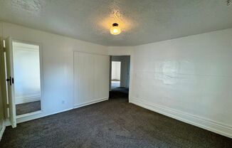 2 beds, 1 bath, $1,300, Unit C