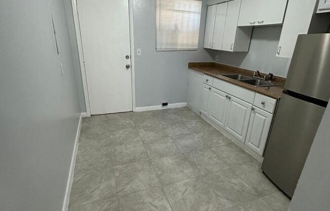 2 beds, 1 bath, 750 sqft, $900, Unit Unit B