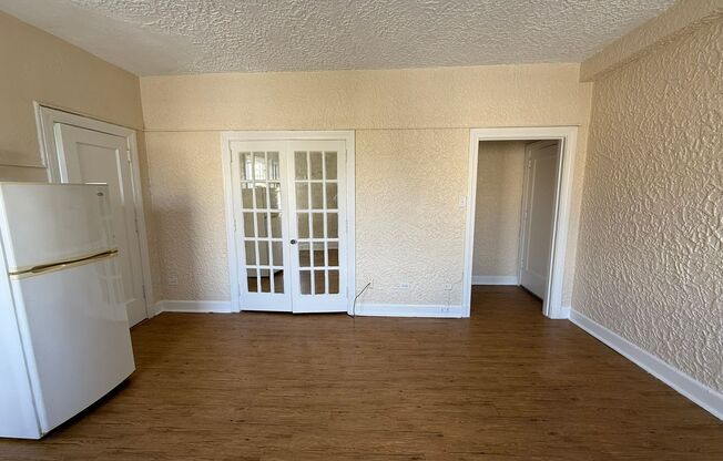 Studio, 1 bath, 308 sqft, $1,175, Unit Bayard Manor 210