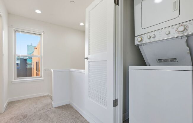 2 beds, 1.5 baths, 901 sqft, $3,695, Unit 14