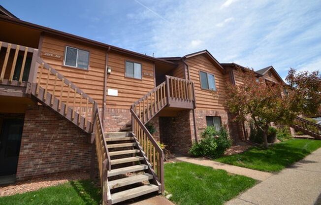 Clean, Bright upstairs Banyan Hollow Condo w/ central A/C!