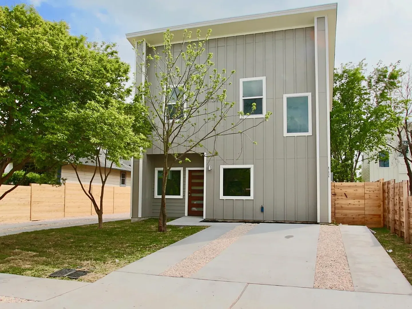 Charming Modern-Farmhouse Townhome — 2 Beds, 2.5 Baths & Private Yard Minutes from Downtown Austin