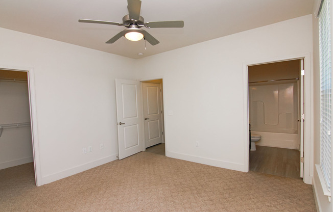 1 bed, 1 bath, 867 sqft, $1,410