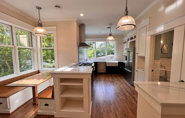Gorgeous, Executive Living in Beautiful Maple Leaf