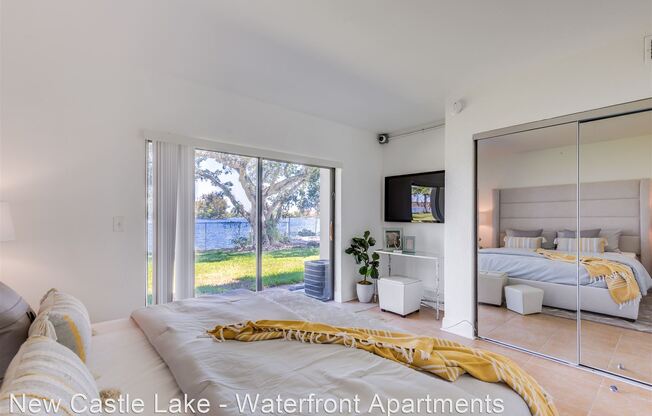 New Castle Lake - Waterfront Apartments