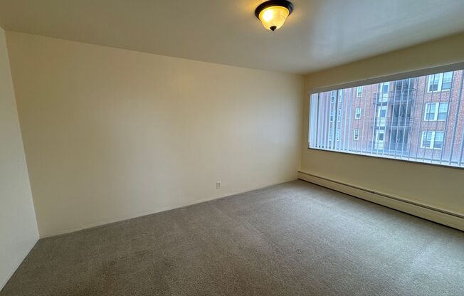 2 beds, 1 bath, 835 sqft, $1,295, Unit 712