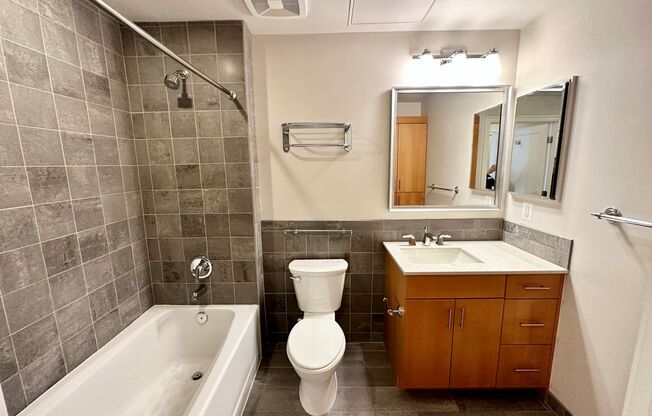 1 bed, 1 bath, $2,800, Unit 512