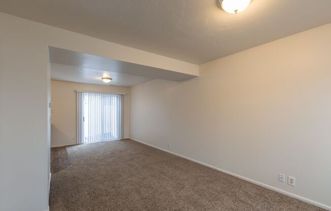 3 beds, 2 baths, 1,400 sqft, $1,700, Unit A
