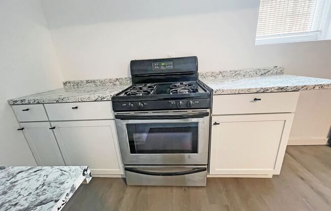 Studio, 1 bath, 345 sqft, $895, Unit 15