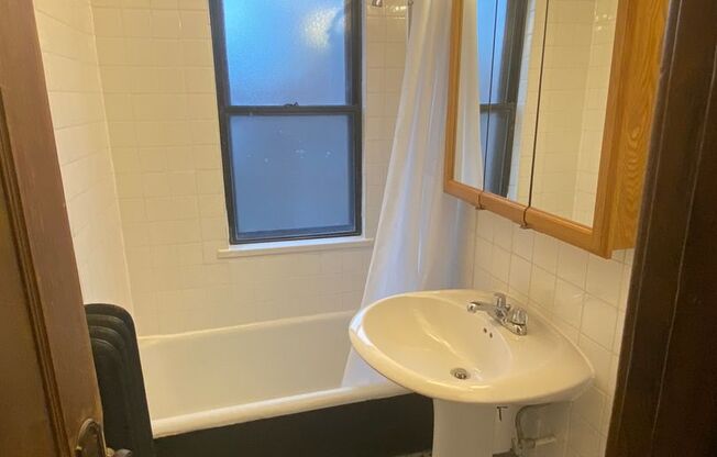 Studio, 1 bath, 320 sqft, $1,345, Unit 225-408