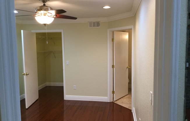 2 beds, 2 baths, $1,600, Unit unit 738