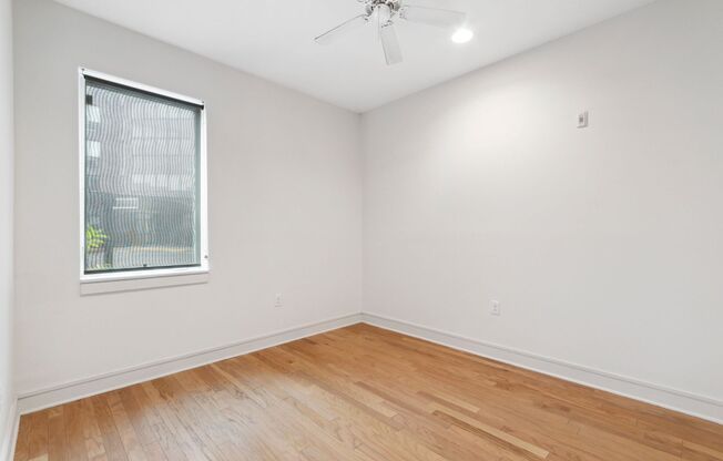 2 beds, 1 bath, 690 sqft, $1,300, Unit Unit 105