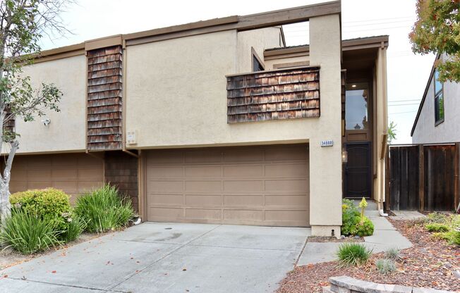 Spacious and bright 3-bedroom townhome-Northgate neighborhood-Fremont!