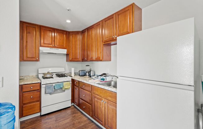 Las Flores Apartments
