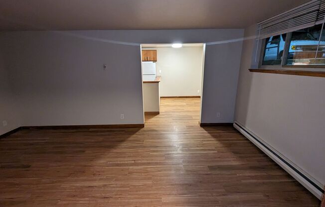 2 beds, 1 bath, 750 sqft, $1,595, Unit 16