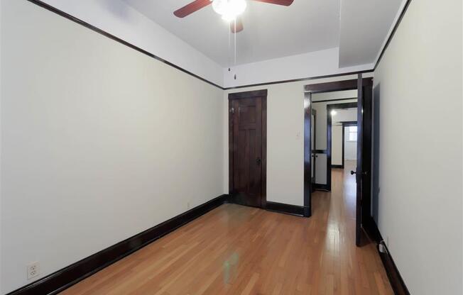 326 34 W DICKENS