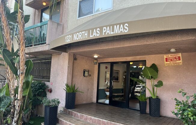 Las Palmas Apartments