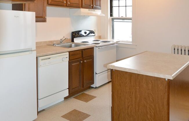 1 bed, 1 bath, 420 sqft, $955, Unit 7 - 34