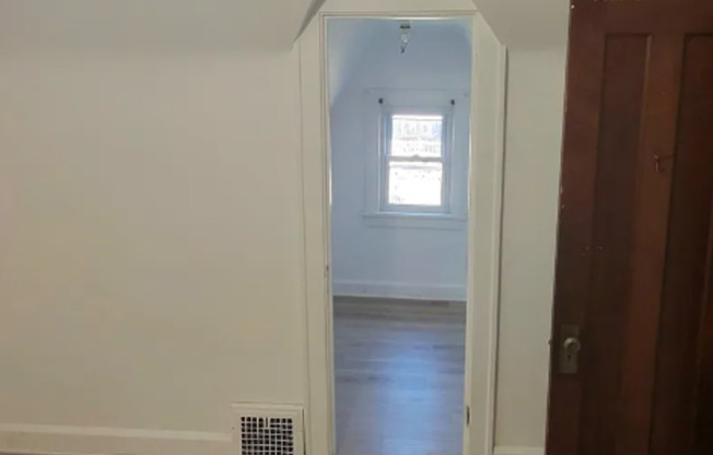 Newly Renovated Pet-Friendly 3-Bedroom Home in Cleveland!