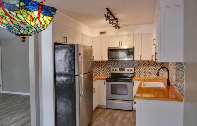 UPDATED 2 Bedroom 2 Bath Woodcrest Condo in Winter Park!
