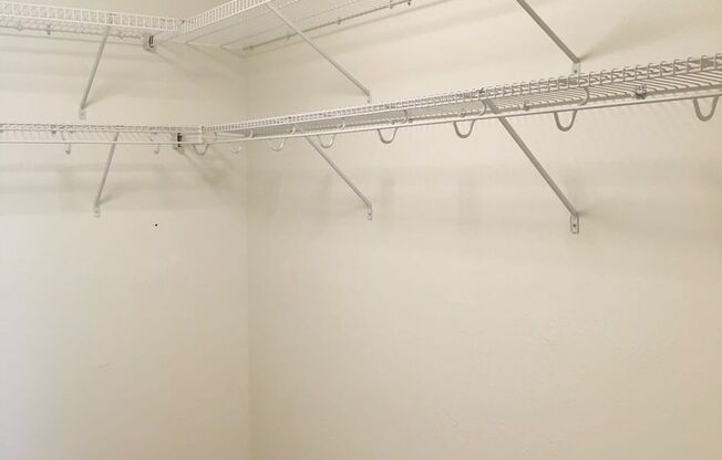 2 beds, 1.5 baths, 950 sqft, $2,275, Unit 142