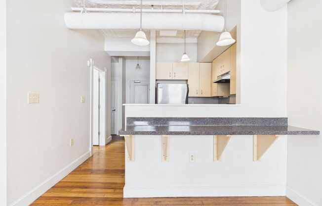 2 beds, 2 baths, 925 sqft, $1,600, Unit 404