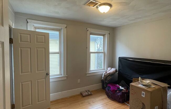 4 beds, 1 bath, $2,600, Unit 640 Smith #3