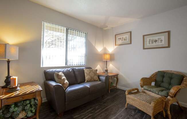 Living room at Tierra Pointe Apartments in Albuquerque NM October 2020 (6)
