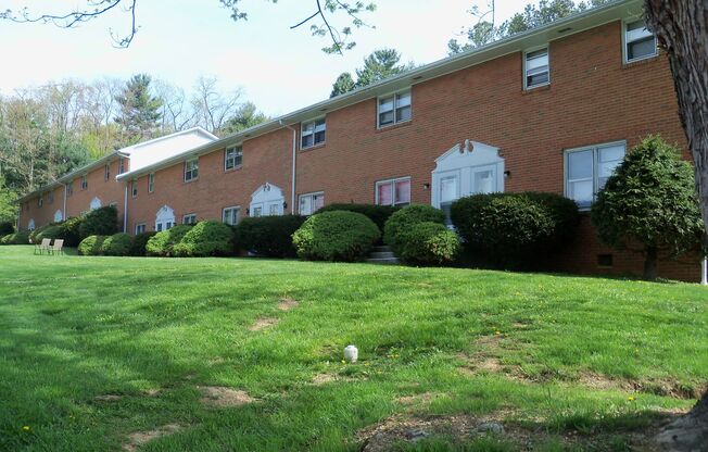 3 beds, 1.5 baths, 1,100 sqft, $1,980, Unit F-12