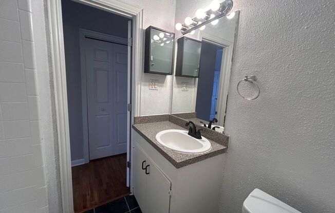 1 bed, 1 bath, 700 sqft, $1,315, Unit 214