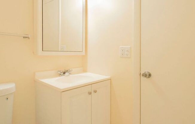 1 bed, 1 bath, 700 sqft, $1,290, Unit 840-201