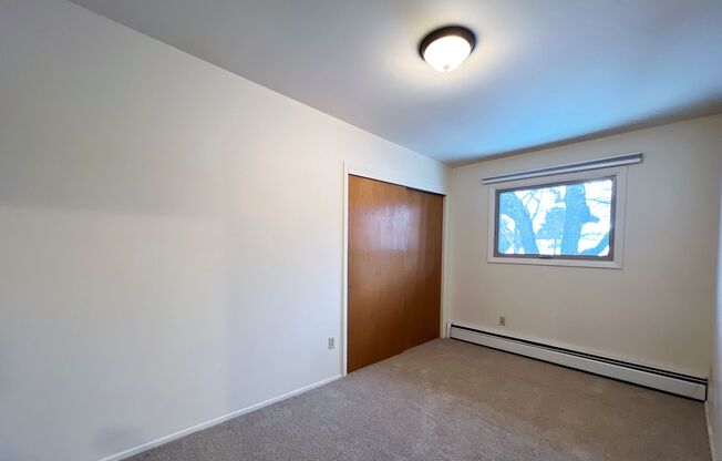 Adorable 3 bedroom 1 bathroom Top Level Unit