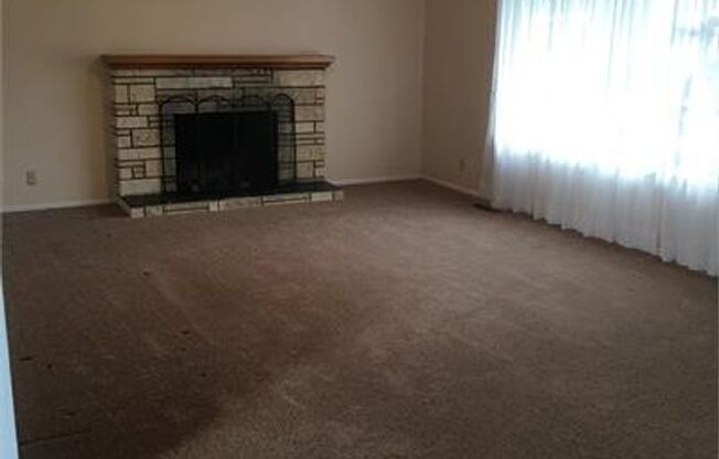 3 beds, 1 bath, $2,200