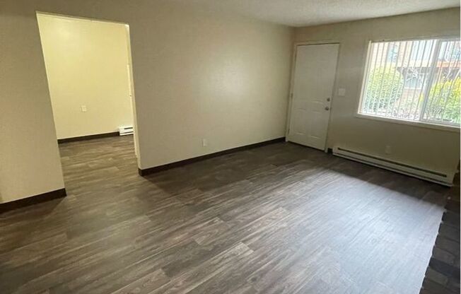 2 beds, 1 bath, 800 sqft, $1,250