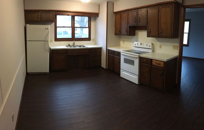 3 beds, 1 bath, $995