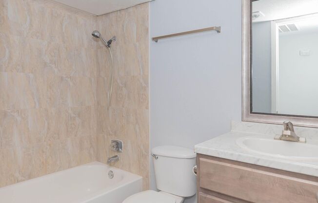 2 beds, 1 bath, 740 sqft, $1,140