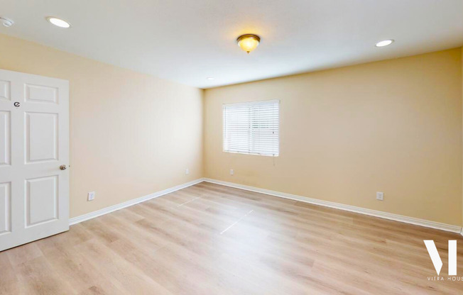 Three Bedroom Townhome with Private Baths Near USC!